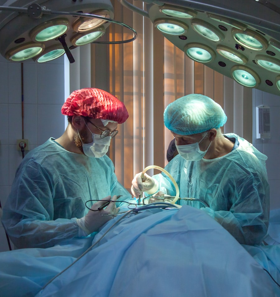 Dr. Ricardo Alencar — cirurgião plástico